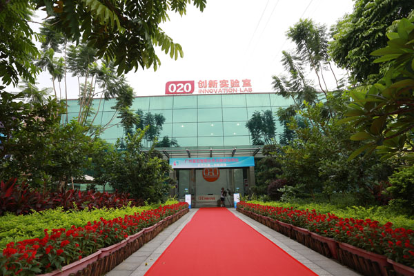 自動(dòng)售貨機(jī),自動(dòng)售賣機(jī),自動(dòng)售貨機(jī)價(jià)格,廣州售貨機(jī),無人售貨機(jī),智能自動(dòng)售貨機(jī)加盟,自動(dòng)販賣機(jī),飲料自動(dòng)售貨機(jī),廣州富宏智能售貨機(jī)